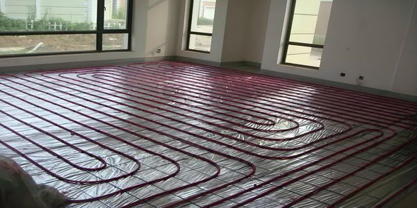 PPR hot water pipes are used in the underfloor heating system.