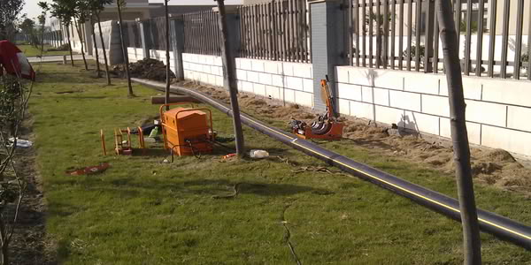 Fully automatic hydraulic hot melt welding machine is used in water supply and drainage engineering